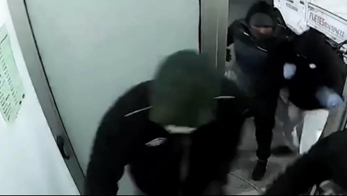 Tres chilenos son detenidos en Uruguay por robo frustrado de cajero automático