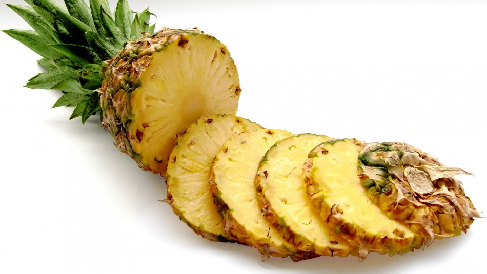 El método para pelar una piña de manera fácil y rápida El método para pelar una piña de manera fácil y rápida