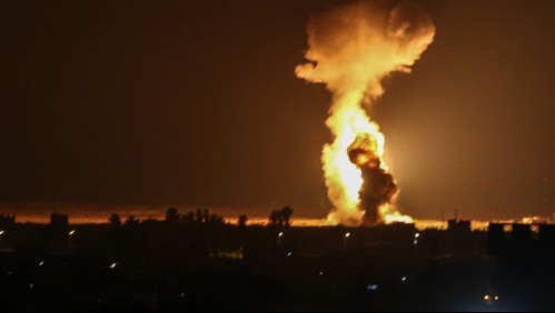 Israel ataca posiciones de Hamás en la Franja de Gaza por lanzamiento de globos incendiarios