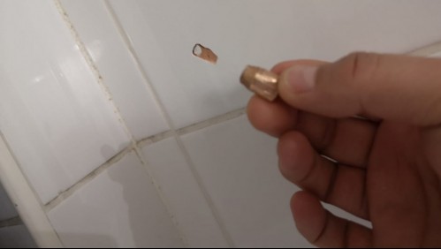Familia de Maipú denuncia impacto de 'bala loca' en su casa