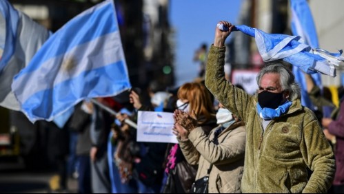Argentinos desafían al coronavirus en multitudinarias manifestaciones contra Alberto Fernández
