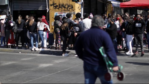 Barrio Meiggs luce 'un mar de gente' y locatarios optan por no abrir por miedo a contagios
