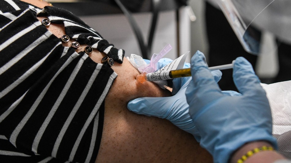 Vacuna contra el coronavirus en Chile: Estos son los grupos que recibirán primero la dosis Vacuna contra el coronavirus en Chile: Estos son los grupos que recibirán primero la dosis