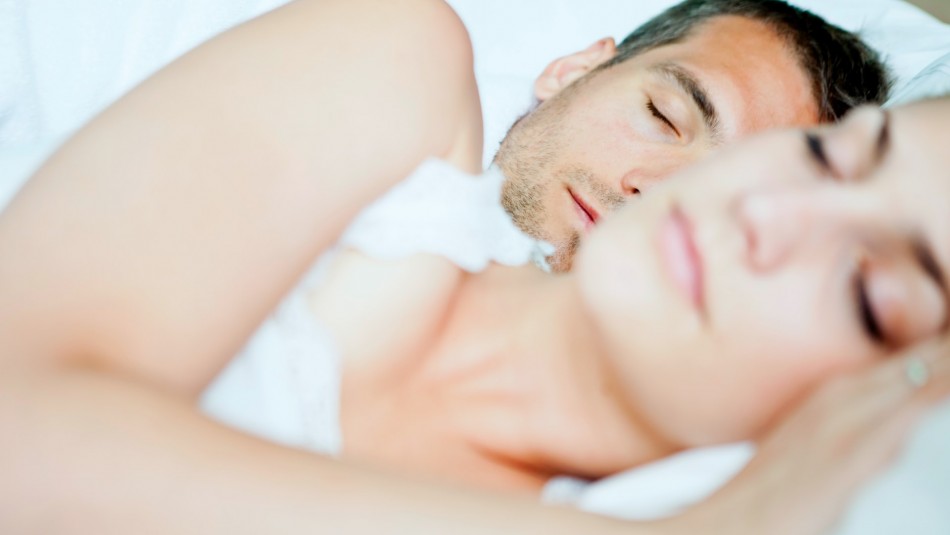 Estudio revela que dormir en pareja hace que tengas un mejor sueño Estudio revela que dormir en pareja hace que tengas un mejor sueño