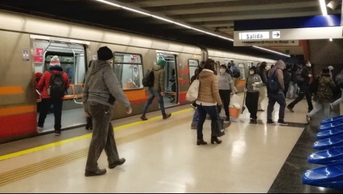 Metro interpone querella al detectar hilo curado al interior de coches