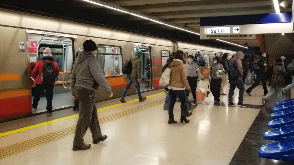 Imagen referencial de archivo Metro interpone querella al detectar hilo curado al interior de coches