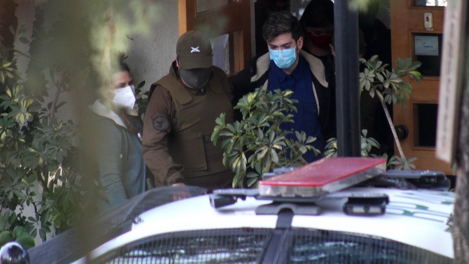 Esposado durante el día y con guardia: Así está Calderón Argandoña en la clínica psiquiátrica Esposado durante el día y con guardia: Así está Calderón Argandoña en la clínica psiquiátrica