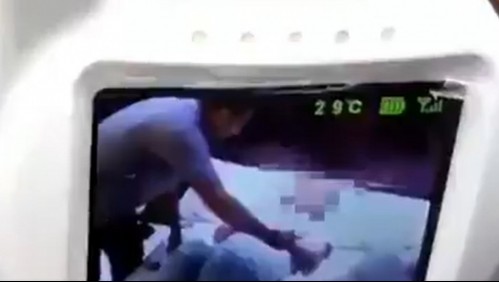 Video muestra a presunto juez de Iquique maltratando a su madre postrada