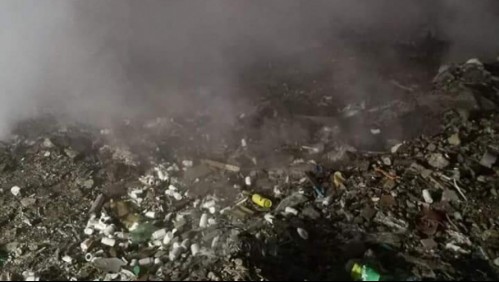 Vecinos piden maquinarias para apagar incendio que lleva tres días afectando a exvertedero