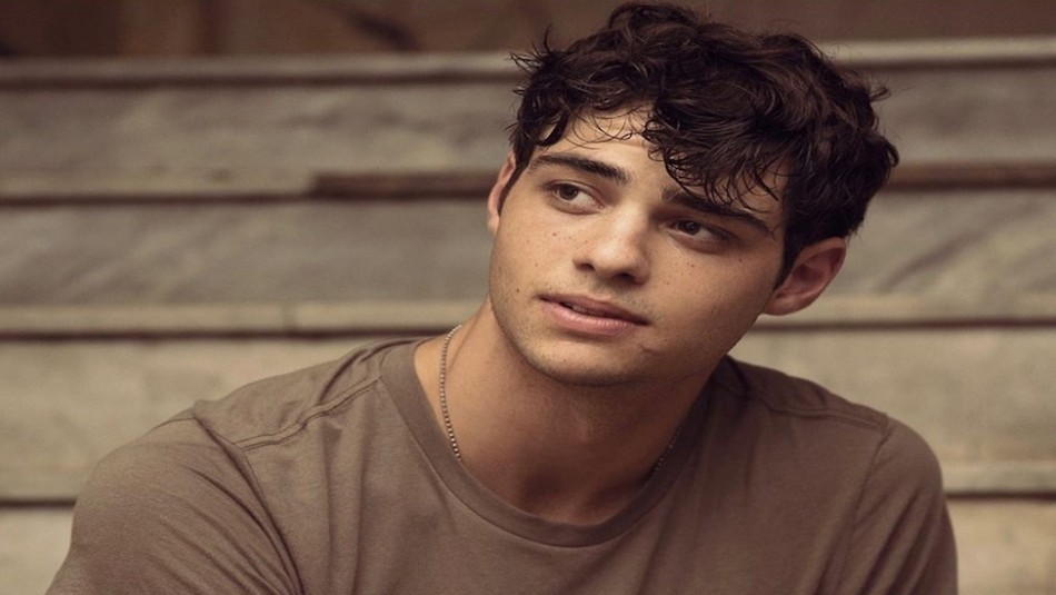 Noah Centineo sorprendió a sus fans con su look de cuarentena: despeinado y con bigote Noah Centineo sorprendió a sus fans con su look de cuarentena: despeinado y con bigote