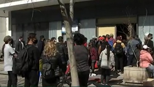 Vecinos reclaman aglomeraciones en sucursal de AFP Modelo