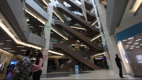 Cursan sumario sanitario a tienda del Costanera Center