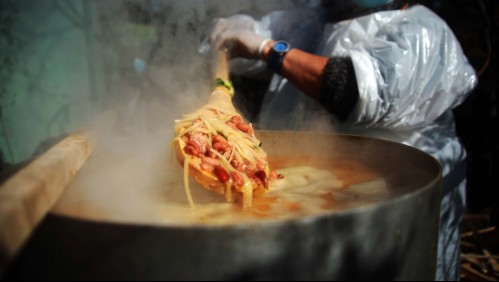 'Que a nadie le falte': Chef organiza olla común para residentes de guetos verticales