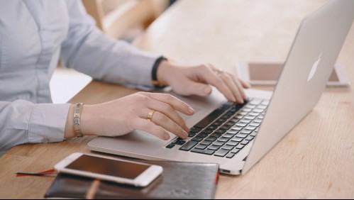 Desempleo en Chile: ¿Por qué la crisis económica ha afectado con más fuerza a las mujeres?