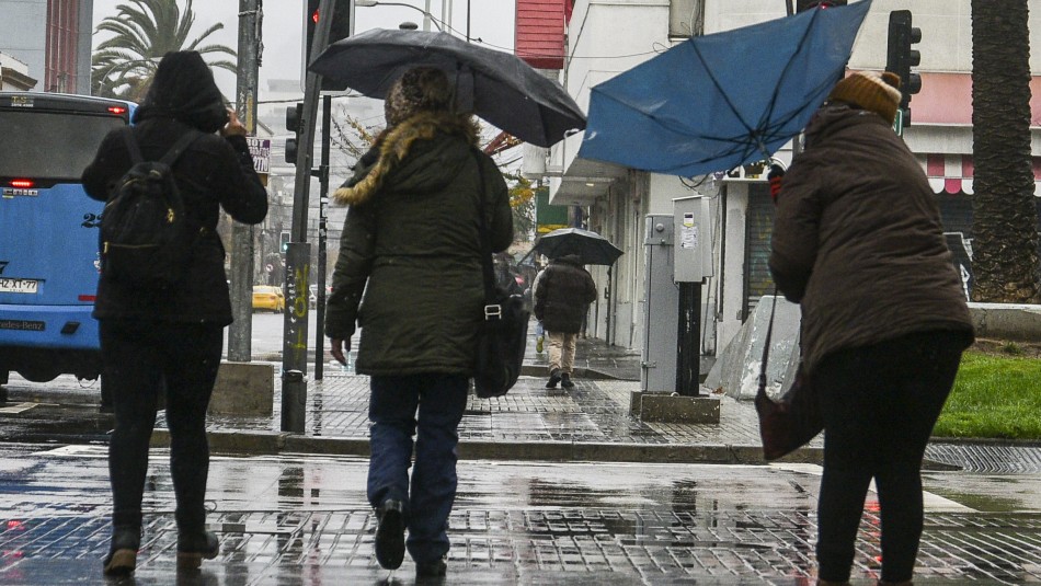 Imagen referencial Jaime Leyton anticipa llovizna en Santiago para este domingo y lluvia para el día martes