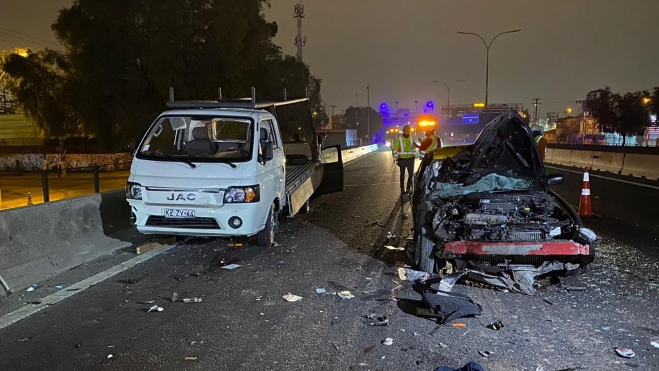 Choque múltiple en la Autopista Central dejó a dos personas heridas de gravedad Choque múltiple en la Autopista Central dejó a dos personas heridas de gravedad