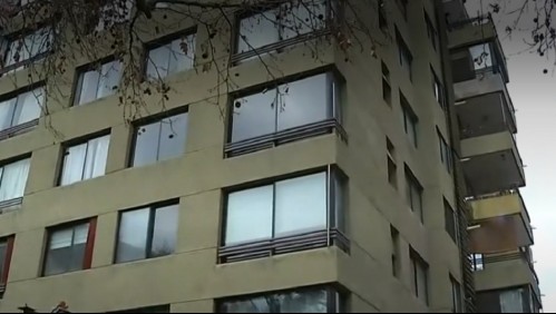 Investigan presunto homicidio en departamento de Las Condes: Mujer recibió disparo de su cónyuge