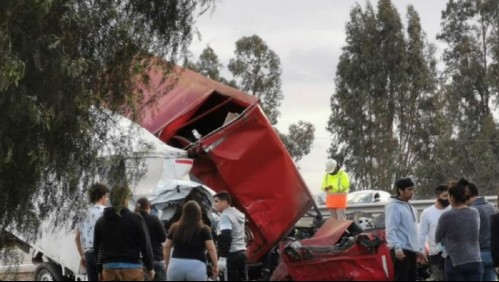 Confirman al menos cinco muertos en colisión múltiple en Melipilla