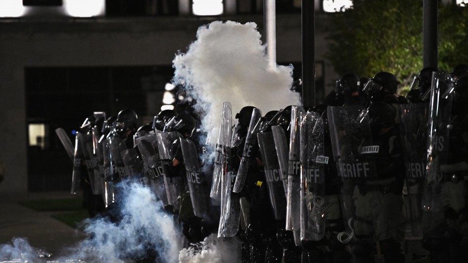Se intensifican protestas por un nuevo caso de hombre afroamericano baleado por la policía Se intensifican protestas por un nuevo caso de hombre afroamericano baleado por la policía