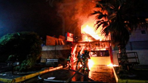 Un adulto y dos menores mueren en incendio de local de comida en Iquique