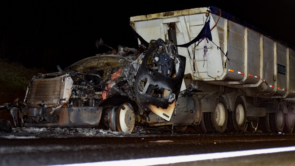 Nuevo ataque incendiario deja a camionero herido en Ruta 5 Sur de La Araucanía Nuevo ataque incendiario deja a camionero herido en Ruta 5 Sur de La Araucanía