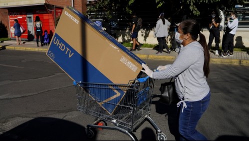 'Hay que darse un gusto': Compras con el 10% aumentan las ventas de notebooks y televisores