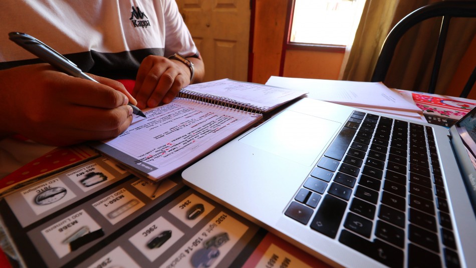 Clases online Proyecto prohíbe regreso a clases presenciales en 2020 y propone régimen semipresencial en 2021