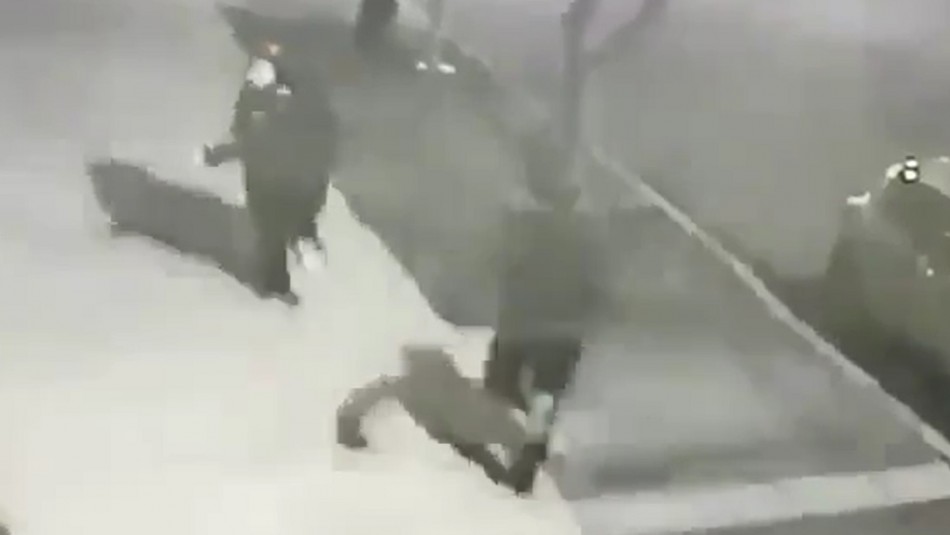 Video muestra violento robo a mujer en la comuna de Puente Alto Video muestra violento robo a mujer en la comuna de Puente Alto