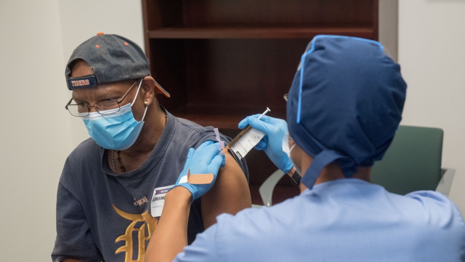 Adultos mayores no tendrían efectos secundarios por vacuna contra coronavirus de Moderna Adultos mayores no tendrían efectos secundarios por vacuna contra coronavirus de Moderna
