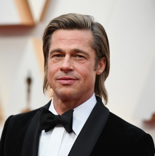 Brad Pitt aparece en público junto a su nueva novia