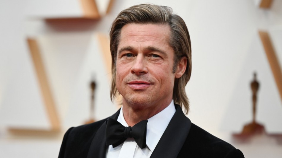 Brad Pitt aparece en público junto a su nueva novia Brad Pitt aparece en público junto a su nueva novia