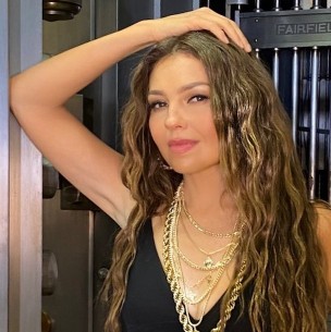 Thalía muestra su propia colección de ropa para celebrar sus 49 años