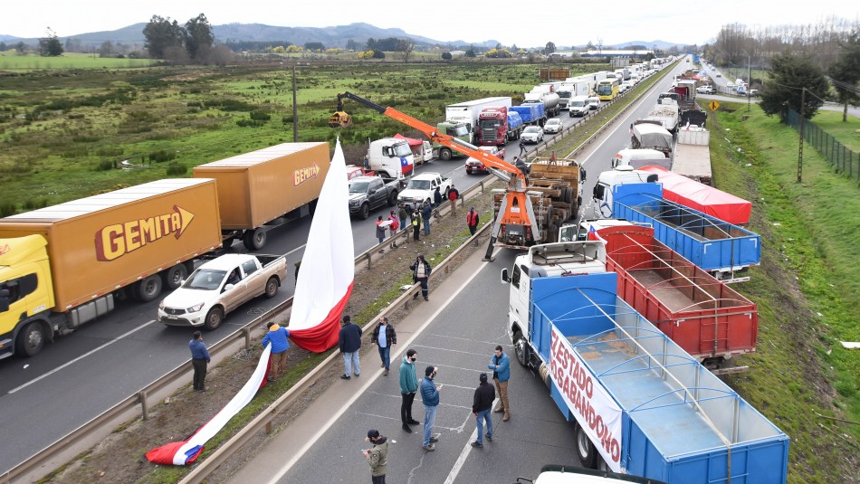 paro camioneros Camioneros mantendrán la paralización al menos hasta el lunes