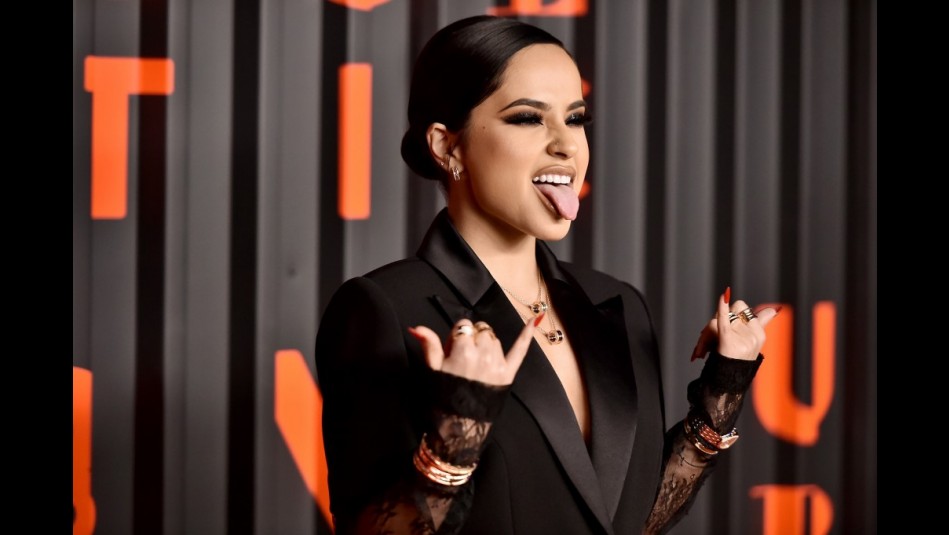 Becky G sorprende a alumnos de su ex escuela con donación Becky G sorprende a alumnos de su ex escuela con donación