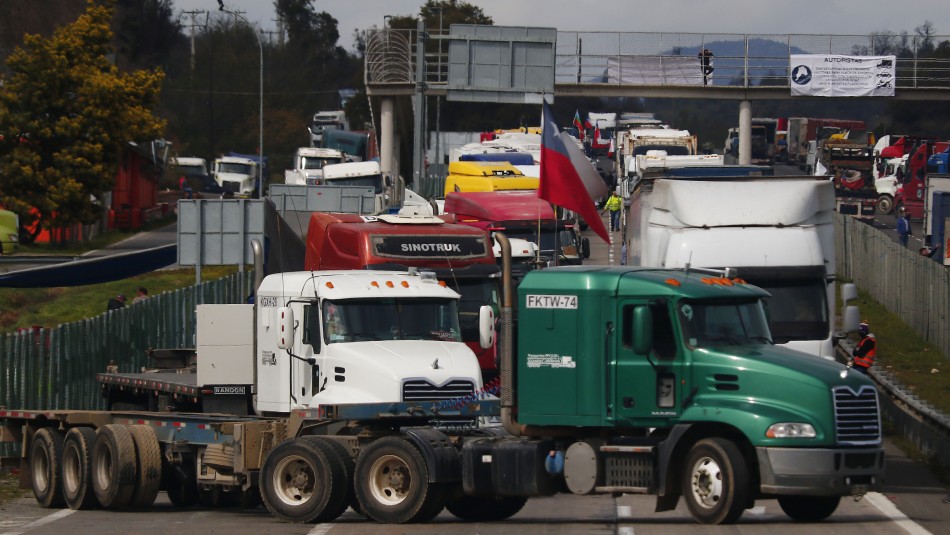 Fiscalía abre investigaciones penales contra camioneros por bloqueo de rutas Fiscalía abre investigaciones penales contra camioneros por bloqueo de rutas