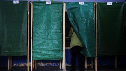 Cadem y Plebiscito: 63% cree que contagiados con Covid deben tener voto anticipado