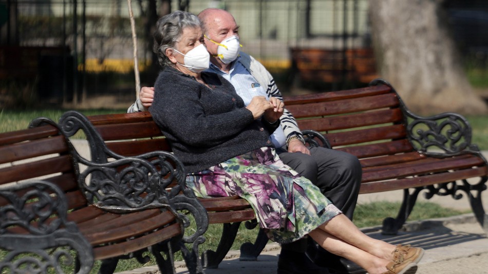 Adultos mayores que vivan en comunas en transición podrán salir de lunes a viernes Adultos mayores que vivan en comunas en transición podrán salir de lunes a viernes