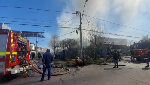 Una menor de edad y dos adultos fallecen en incendio que afectó a vivienda en El Bosque