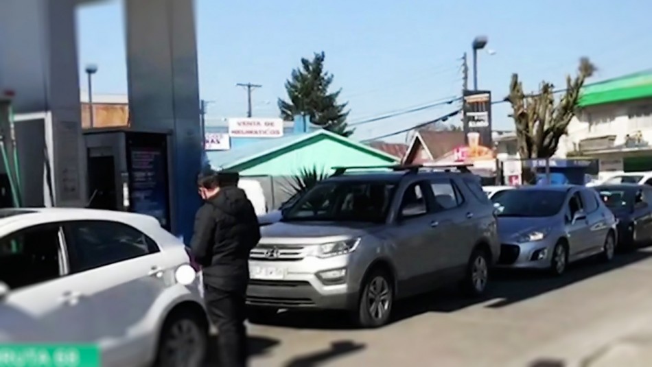 filas bencineras Temuco Largas filas en bencineras de Temuco y grano varado en San Antonio tras paro camionero