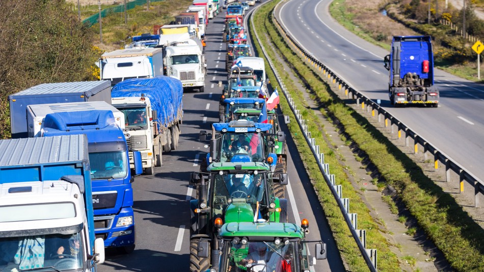 paro camioneros muere mecanico ruta 5 Camionero muere atropellado por máquina con insumos médicos: Habría intentado impedir el paso