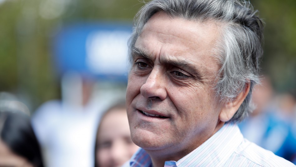 Servel aclara que Pablo Longueira sí podrá votar en el plebiscito Servel aclara que Pablo Longueira sí podrá votar en el plebiscito