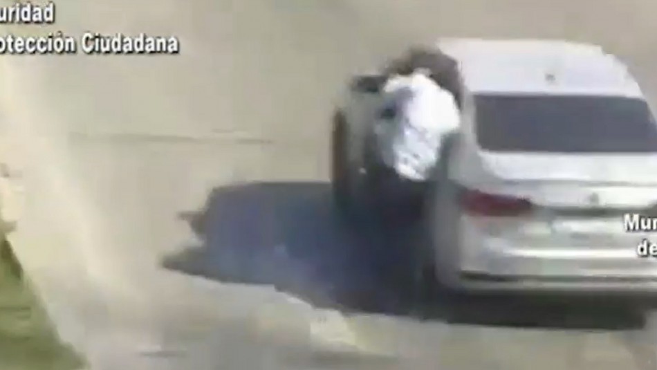 Delincuente chileno arrastra por 50 metros a un hombre en violento asalto en Argentina Delincuente chileno arrastra por 50 metros a un hombre en violento asalto en Argentina