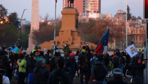 Incidentes en Plaza Italia: Carabineros usa carro lanza agua para dispersar a manifestantes