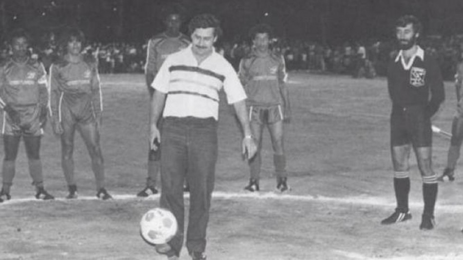 Pablo Escobar Pablo Escobar y su talento para el fútbol.