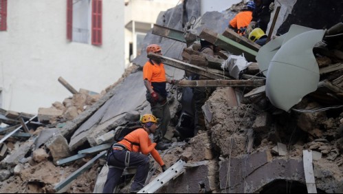 Búsqueda inaudita y cargada de esperanza: 'Topos' chilenos siguen rastro de vida en Beirut