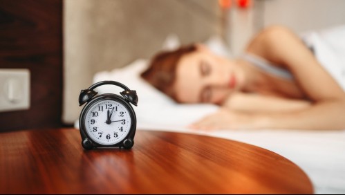 Cambio de hora: Especialista entrega recomendaciones para poder conciliar el sueño