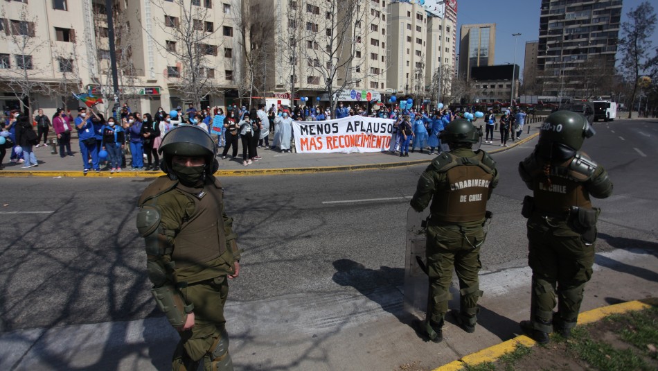 Marcha de TENS en la Alameda Ocho personas resultaron detenidas en manifestación de funcionarios de la salud en la Alameda