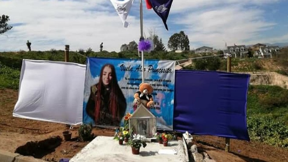 Animita de Ámbar Cornejo en Villa Alemana Instalan animita de Ámbar Cornejo frente a la casa del acusado de su crimen en Villa Alemana