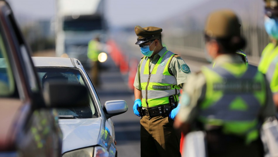 Carabineros informó que hubo más de ... detenidos en el país en las últimas 24 horas Carabineros informó que hubo más de 2.500 detenidos en el país durante las últimas 24 horas