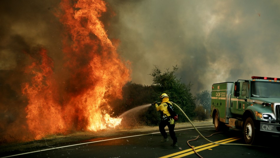 Incendio forestal en California Helicópteros militares evacuaron a 200 personas por incendio forestal en Estados Unidos